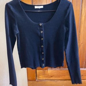 cropped long black sleeved shirt
